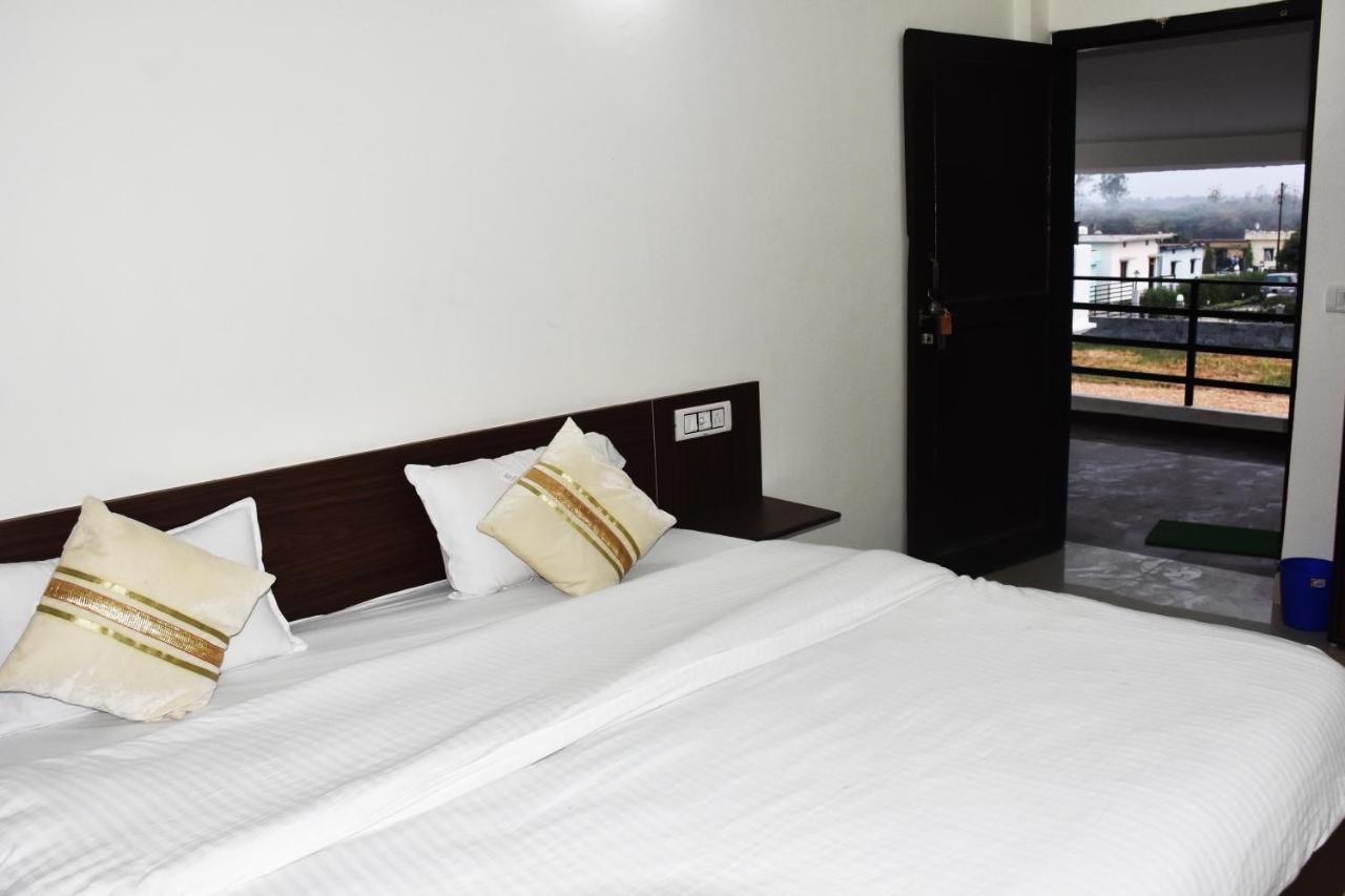 Corbett Bhavesh Home Stay Jhirna Exteriör bild