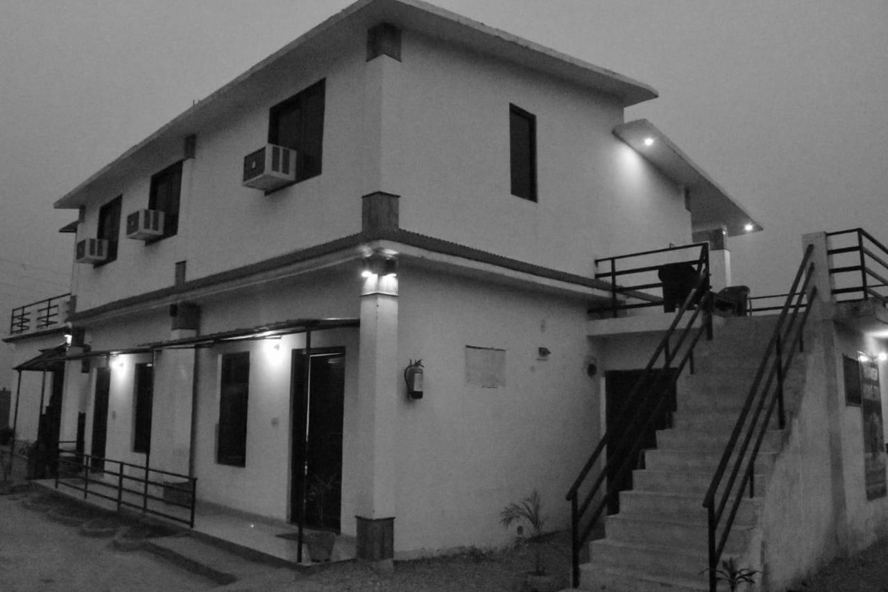 Corbett Bhavesh Home Stay Jhirna Rum bild